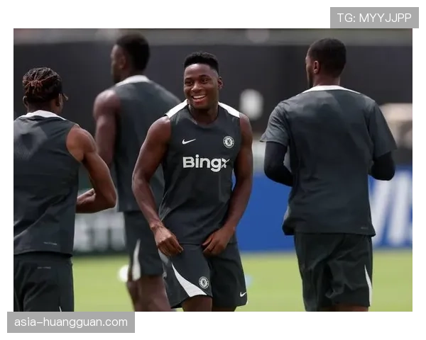 切尔西中卫埃苏戈训练中滑倒受伤，预计缺席一个多月有望3月复出